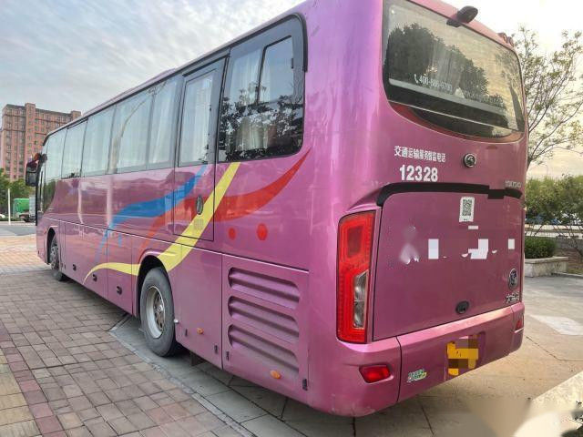 Used Tour Bus Model XMQ6113 51 Seats Steel Chassis Yuchai Engine Euro IV 270kw