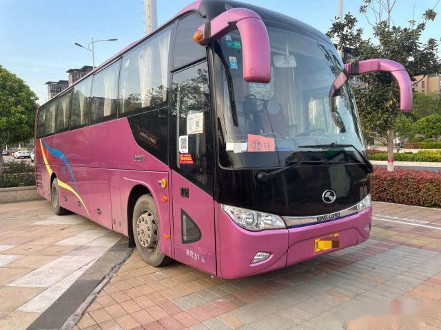 Used Tour Bus Model XMQ6113 51 Seats Steel Chassis Yuchai Engine Euro IV 270kw