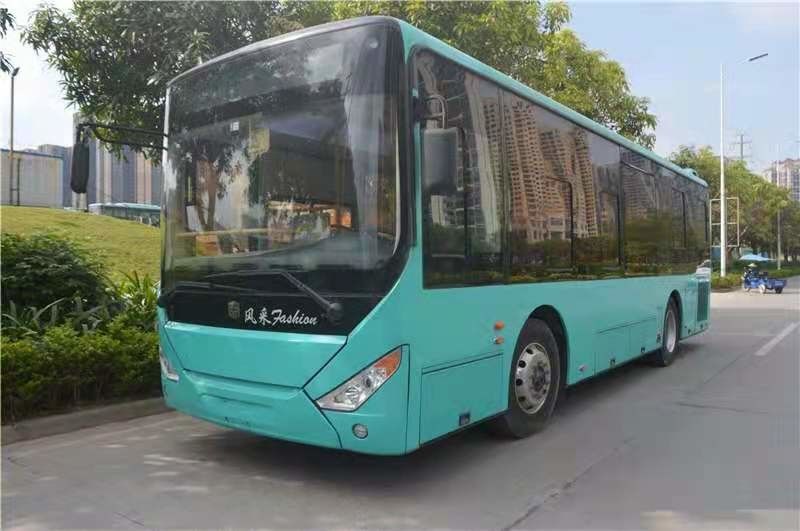 사용된 시내 버스 즈홍통 LCK6950 27/62 자리는 대형 버스 164 kw 유럽 IV 키지앙 기어박스를 사용했습니다
