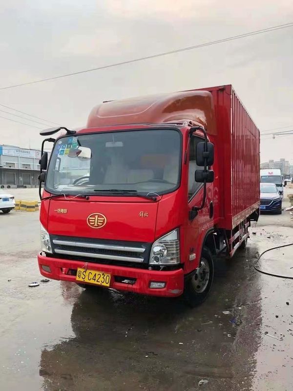 2018년 중고로 FAW 밴 화물 트럭 140HP 5.2M 큰 능력 4x2를 사용했습니다