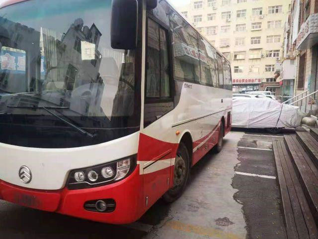 중고 골든 드래곤 버스 XML6757 중고 투어 버스 33석 2016 Yuchai 후방 엔진 127kw 유로 IV 고품질 코치 버스