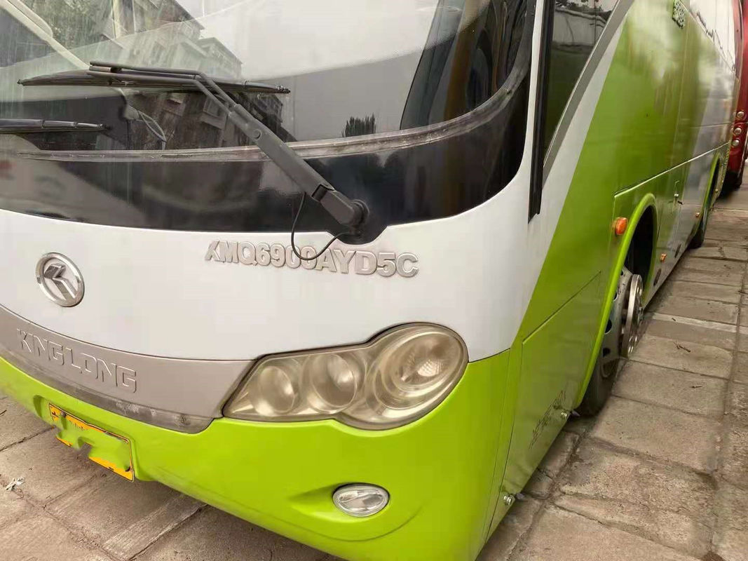 사용된 Kinglong 버스 XMQ6900 사용된 투어 버스 39 좌석 Yuchai 엔진 180kw 유로 III 스틸 섀시 왼쪽 조타