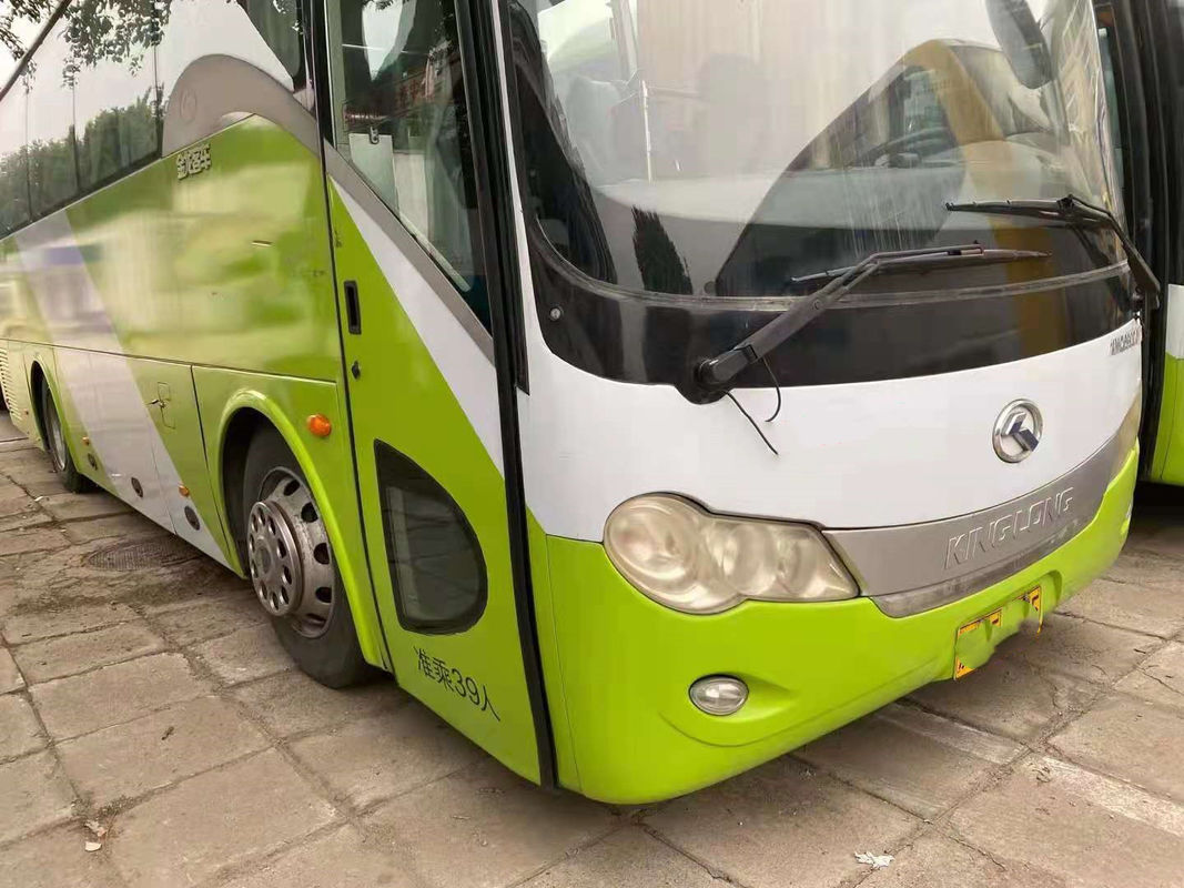 사용된 Kinglong 버스 XMQ6900 사용된 투어 버스 39 좌석 Yuchai 엔진 180kw 유로 III 스틸 섀시 왼쪽 조타