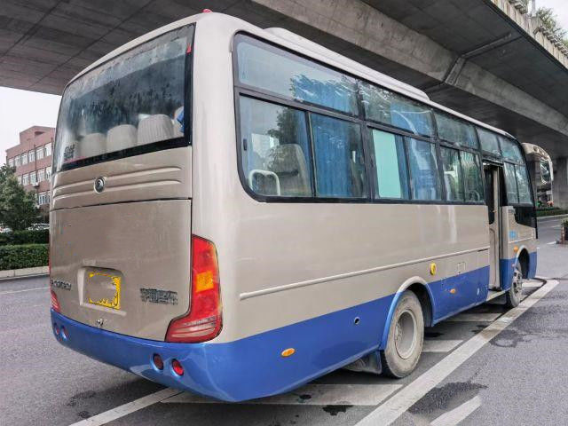 사용된 Yutong 소형 버스 ZK6752D Yuchai 앞 엔진 좋은 여객 코치 30 좌석 103kw