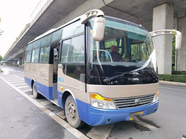 사용된 Yutong 소형 버스 ZK6752D Yuchai 앞 엔진 좋은 여객 코치 30 좌석 103kw