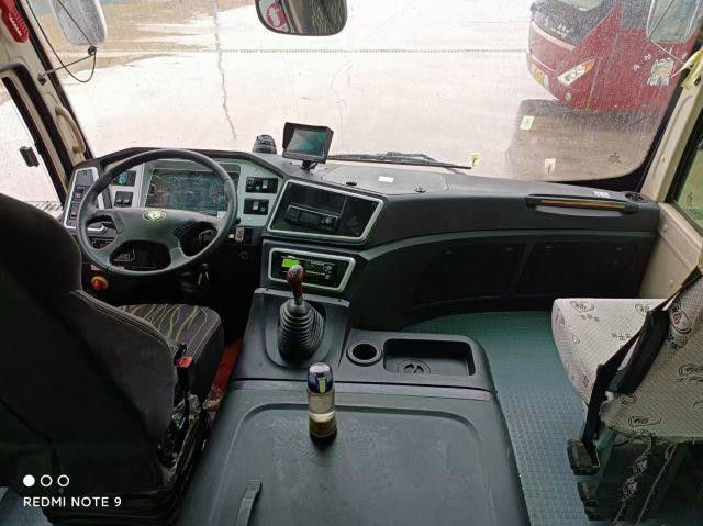 사용된 Dongfeng 버스 22 좌석은 소형 버스 EQ6660 Weichai 엔진 96kw 2020년 낮은 킬로미터 좋은 상태를 사용했습니다