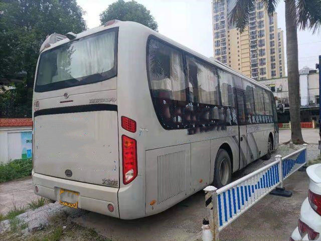 중고 코치 버스 XMQ6110 Kinglong 브랜드 55 좌석 Yuchai 엔진 양문