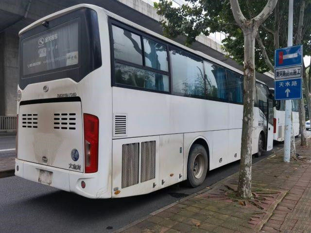 사용된 킹롱 버스 낮은 킬로미터는 아프리카 50 자리 단일의 도어 모델 XMQ6112를 위한 대형 버스를 사용했습니다