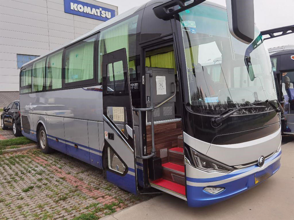중고 버스 Yutong ZK6907 TV가 장착된 고급 코치 가솔린 엔진 중국 전기 버스