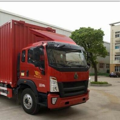 초침 Howo Sinotruk 트럭 트럭 4x2 드라이브 모드는 Howo 151hp 화물 트럭을 사용했습니다