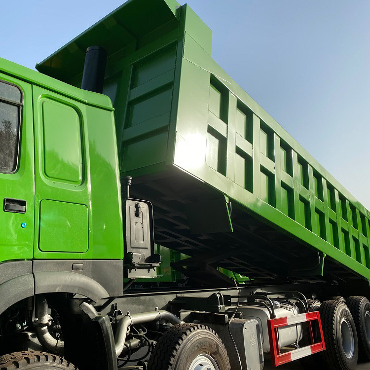 사용된 Howo Sinotruk 쓰레기 트럭 8x4 드라이브 모드 초침 Howo 375 마력 팁 주는 사람 트럭