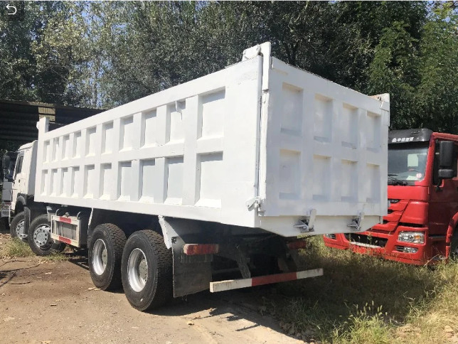 사용된 다 색깔 Howo 쓰레기 트럭 8x4 드라이브 모드 Sinotruk Howo 375Hp 팁 주는 사람 트럭