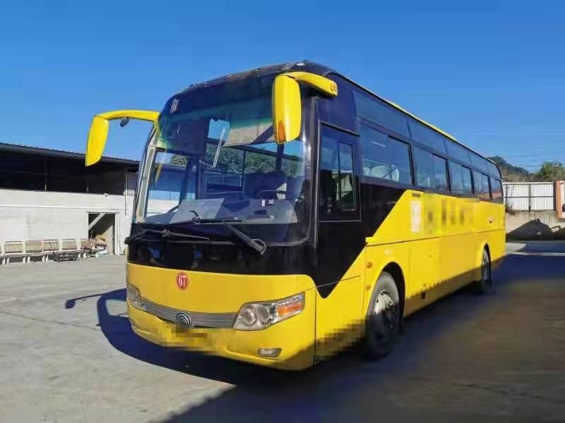 중고 Yutong 버스 Zk6110 60석 Yuchai 후방 엔진 2+3 레이아웃 LHD 투어 코치