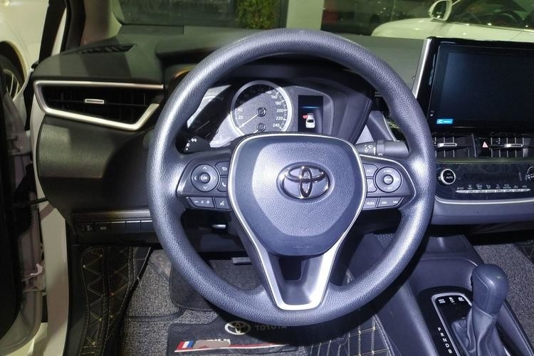 Corolla 20191.2T S-CVT Pioneer 5 Seats White Color 4 도어 Sedan Car와 함께 사용 된 Corolla 자동차 새로운 에너지 차량