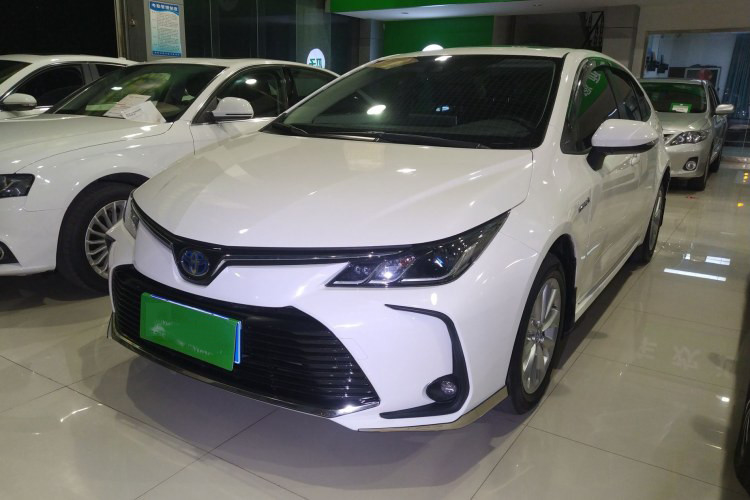 Corolla 20191.2T S-CVT Pioneer 5 Seats White Color 4 도어 Sedan Car와 함께 사용 된 Corolla 자동차 새로운 에너지 차량