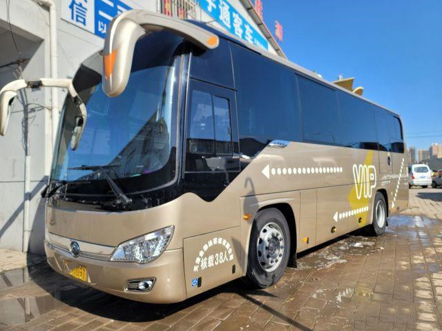 버스 유통 Zk6908 버스 승객 반대 38 좌석 관광 버스 코치 유차이 270 kw 엔진