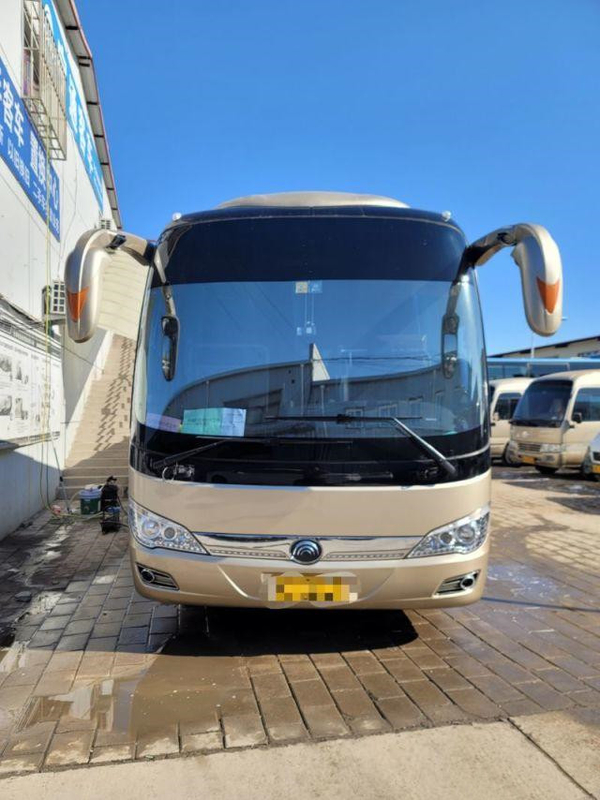 버스 유통 Zk6908 버스 승객 반대 38 좌석 관광 버스 코치 유차이 270 kw 엔진