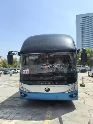 사용중인 대중교통 차량 ZK6137 정돈된 객실 56석 중량 승객 몸 상태가 좋다