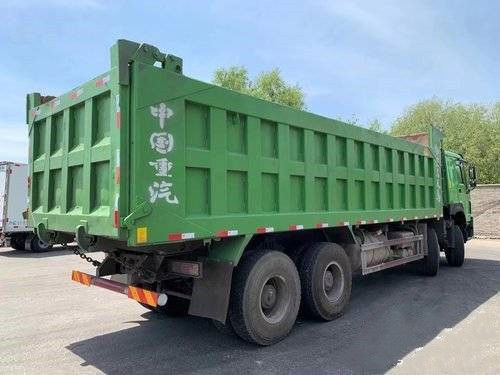 중국 중고 Sinotruk HOWO 7 대형 트럭 380 마력 8X4 8.2m 쓰레기꾼 트럭 ZZ3317N4667E1